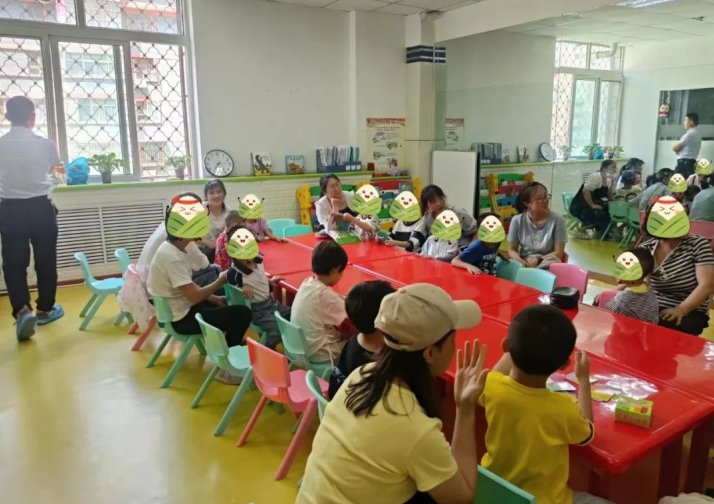 　　▲一起动手DIY端午节香包和挂饰